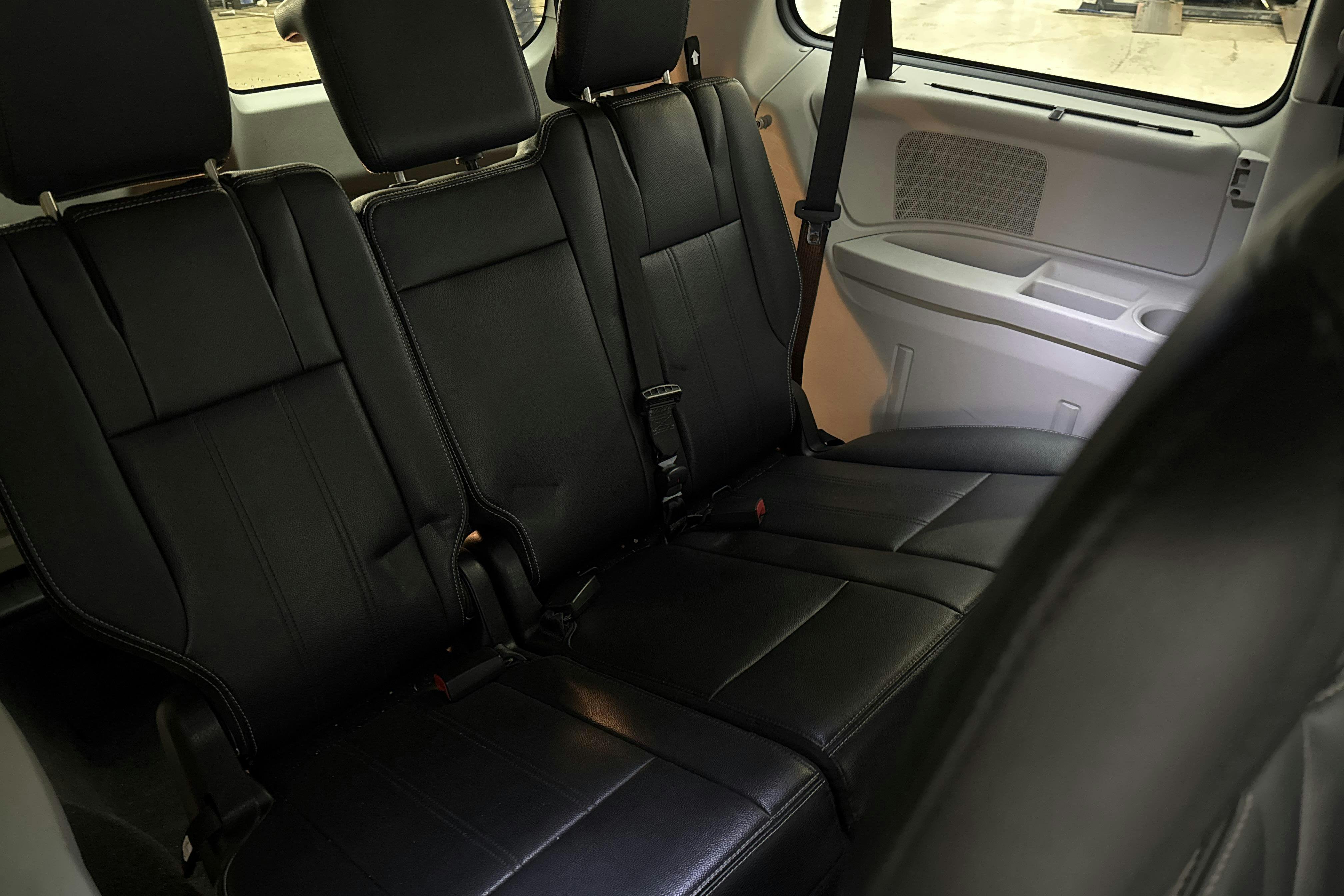 Vehicle Image 9