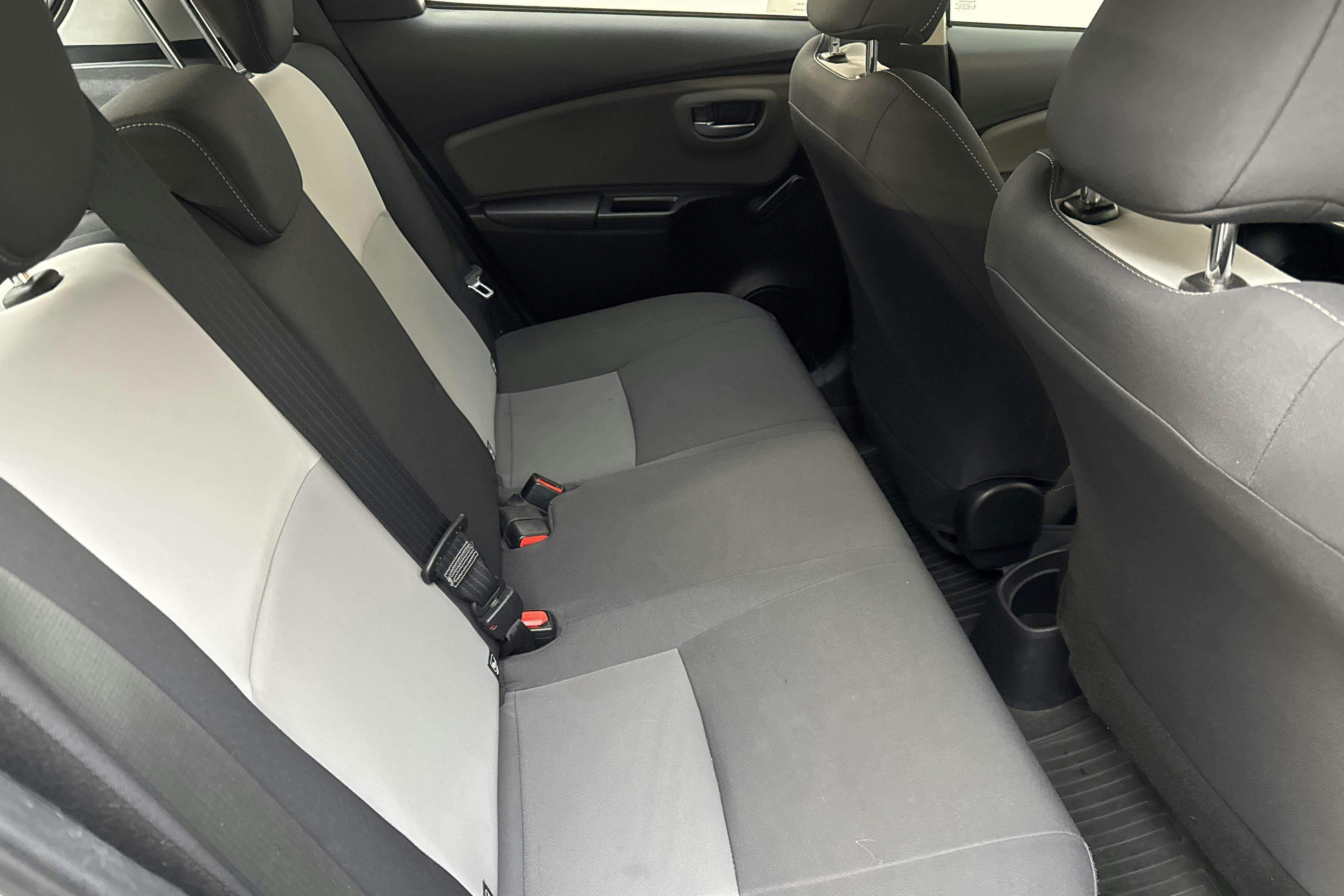 Vehicle Image 8