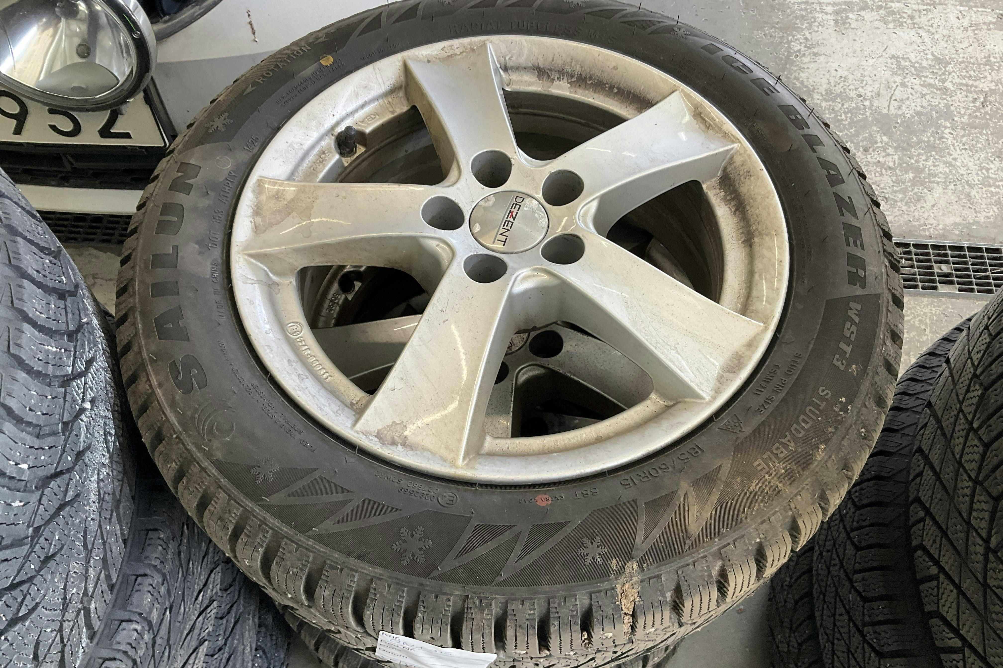 Vehicle Image 12