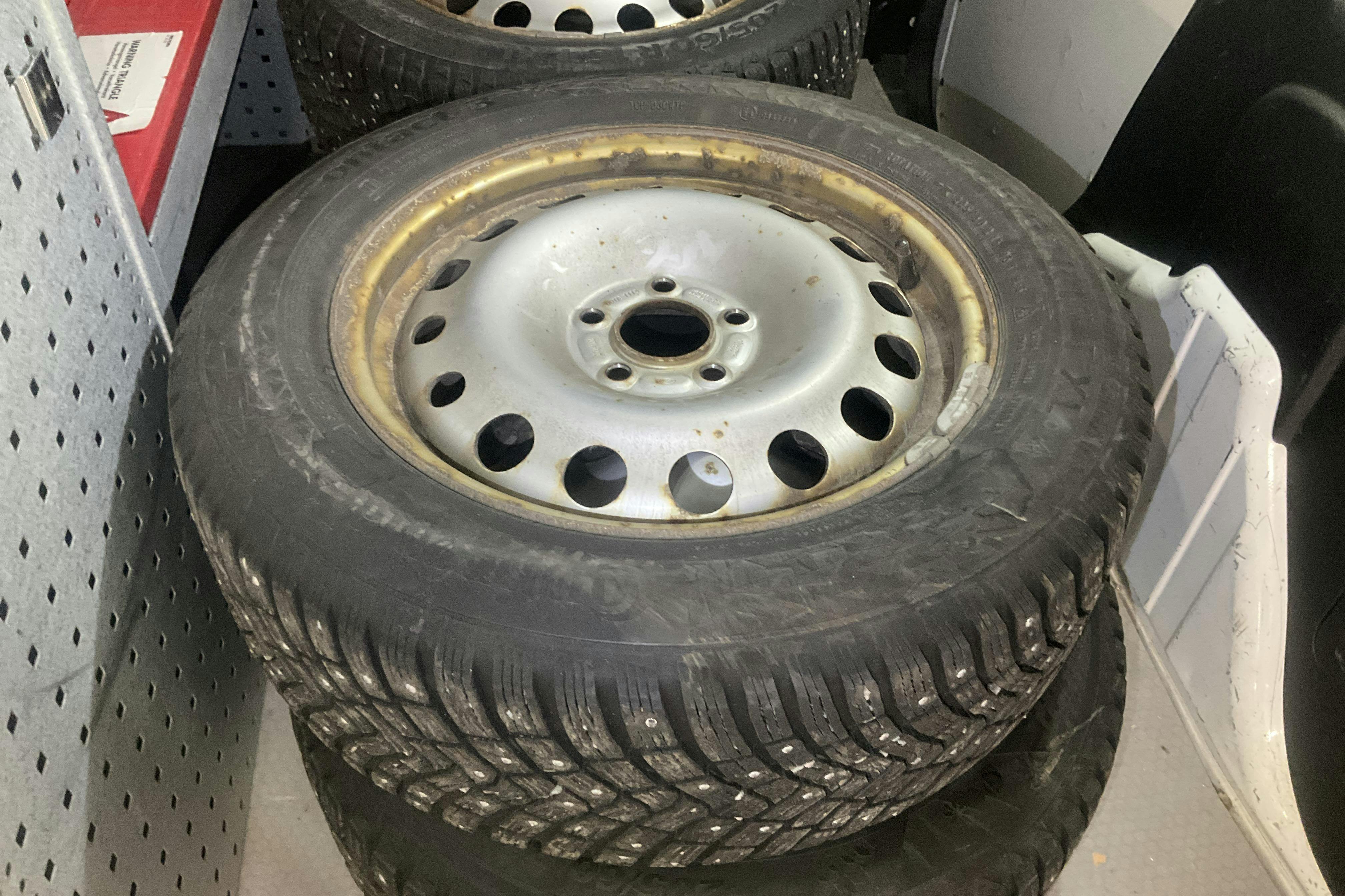 Vehicle Image 12