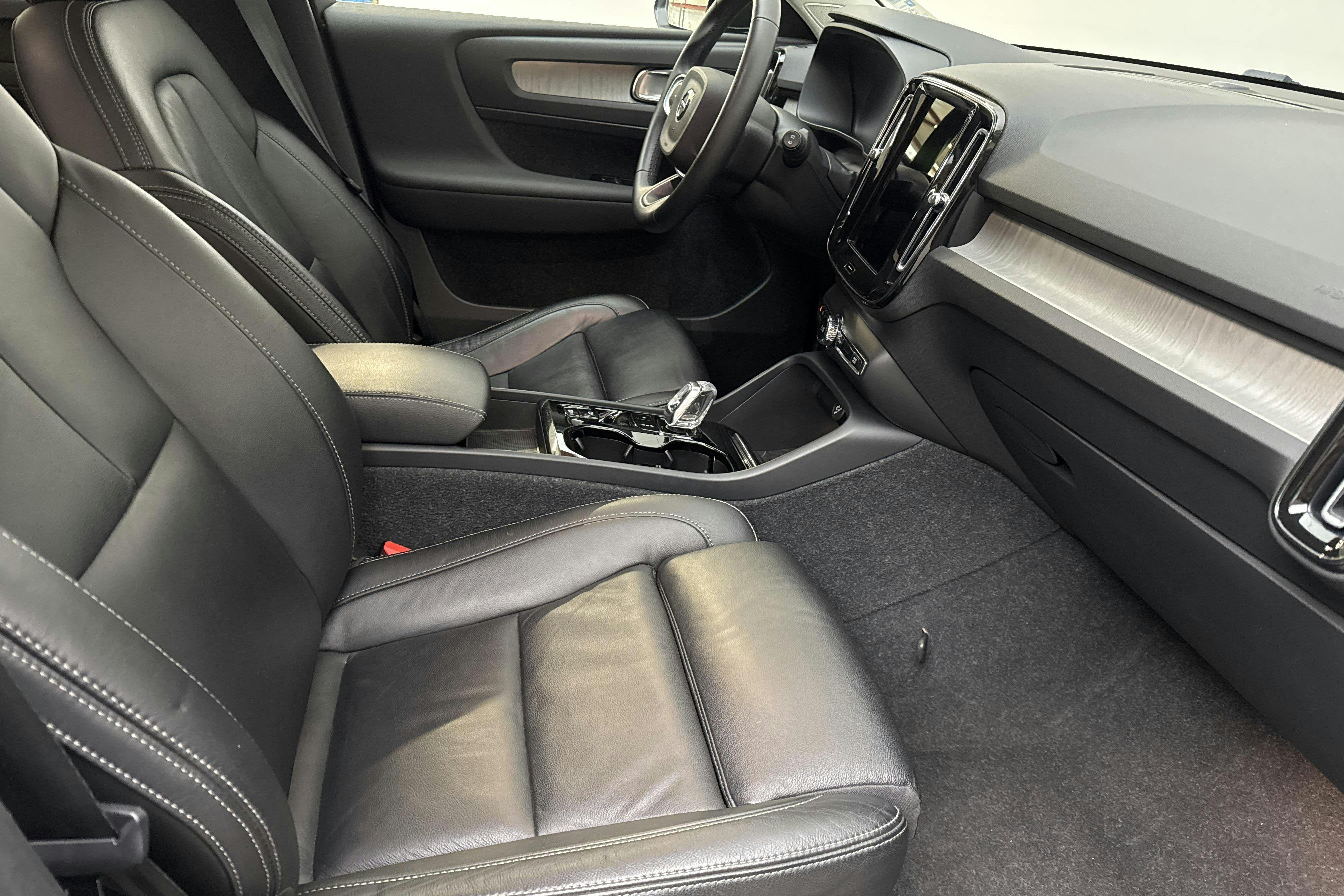 Vehicle Image 9