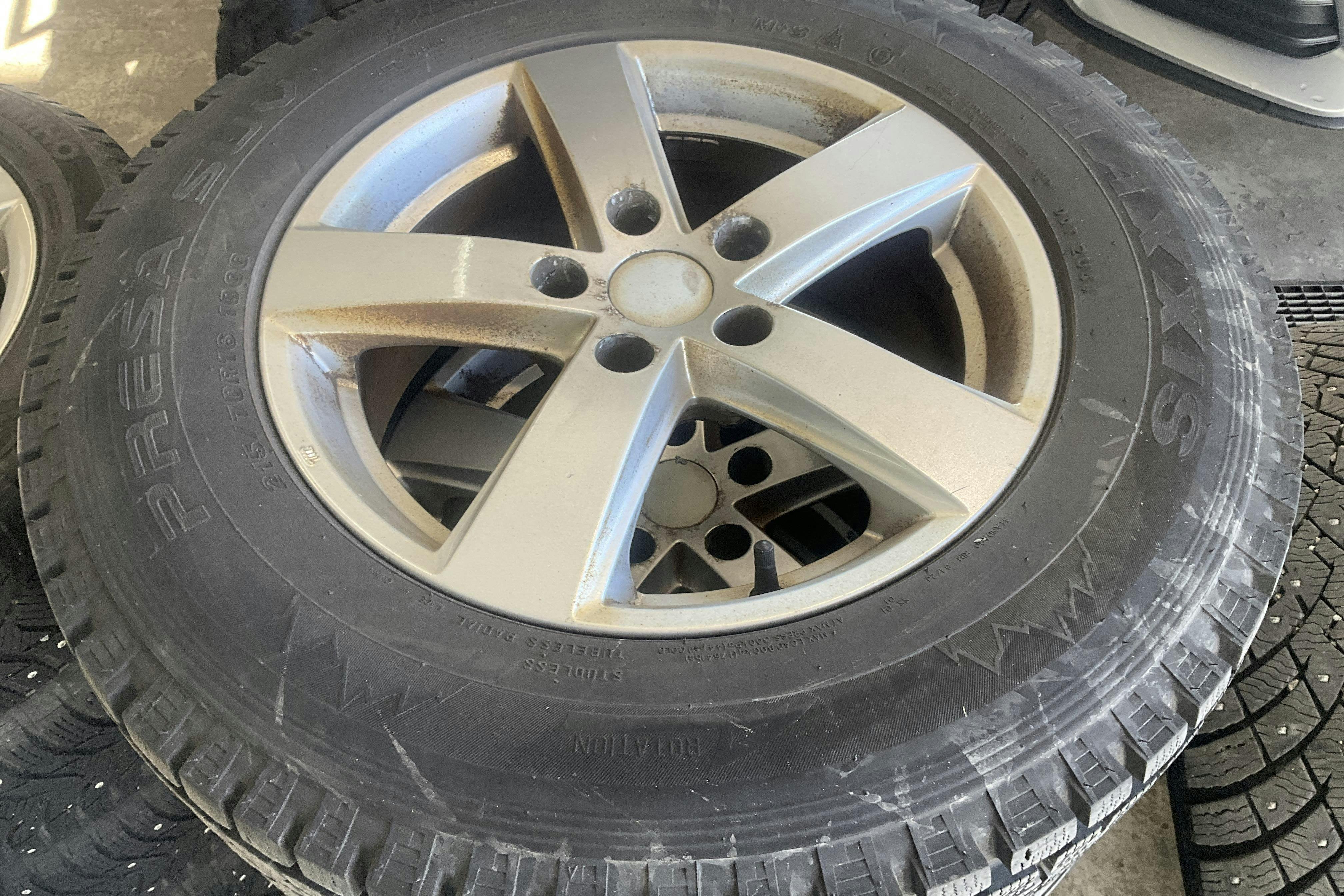 Vehicle Image 12