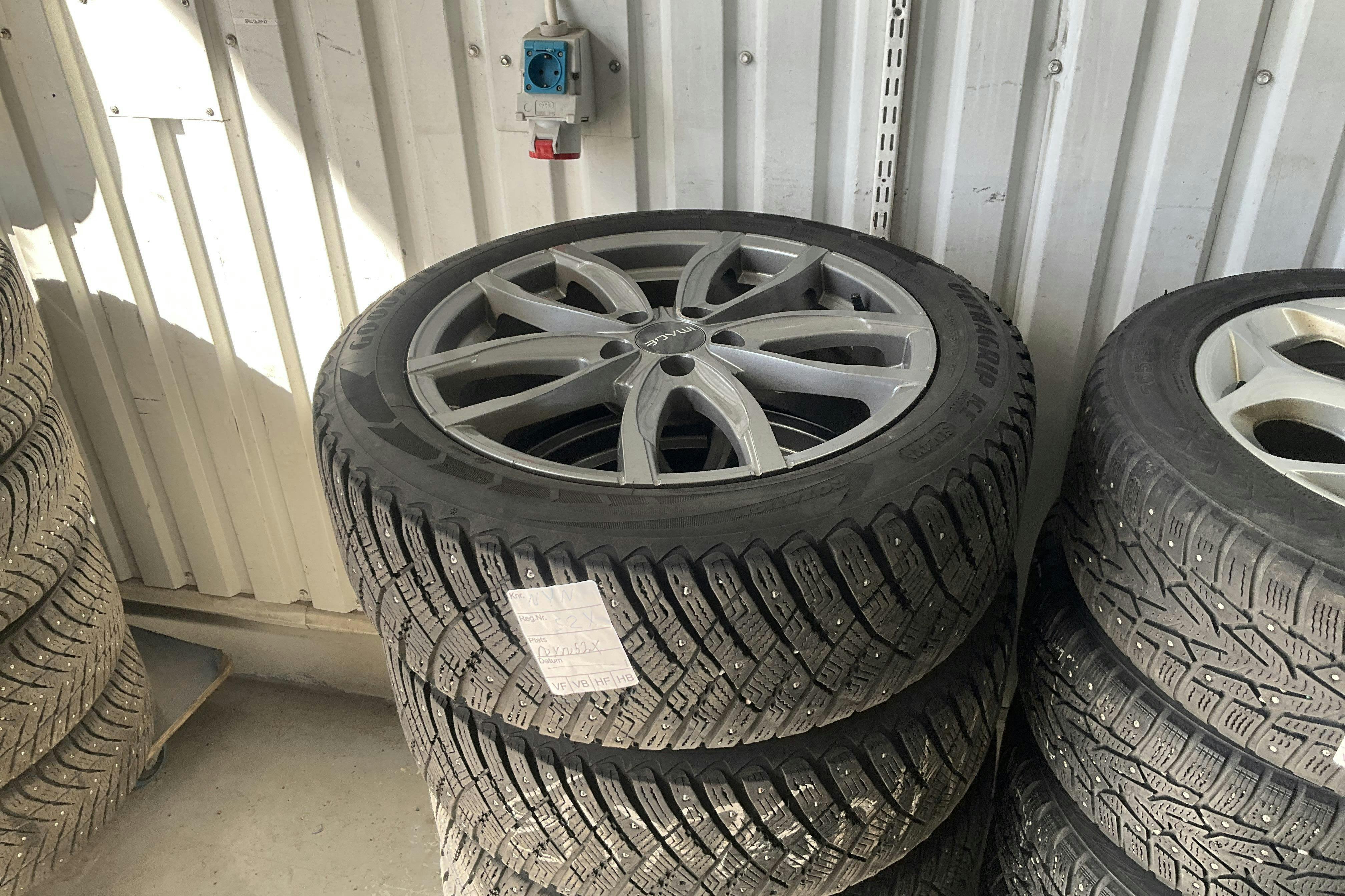 Vehicle Image 16