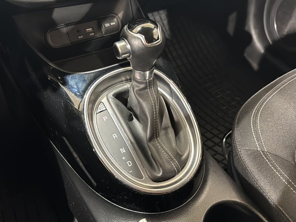 Vehicle Image 12