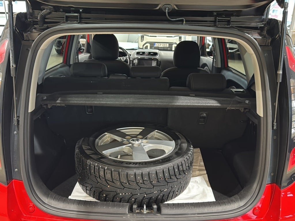 Vehicle Image 14
