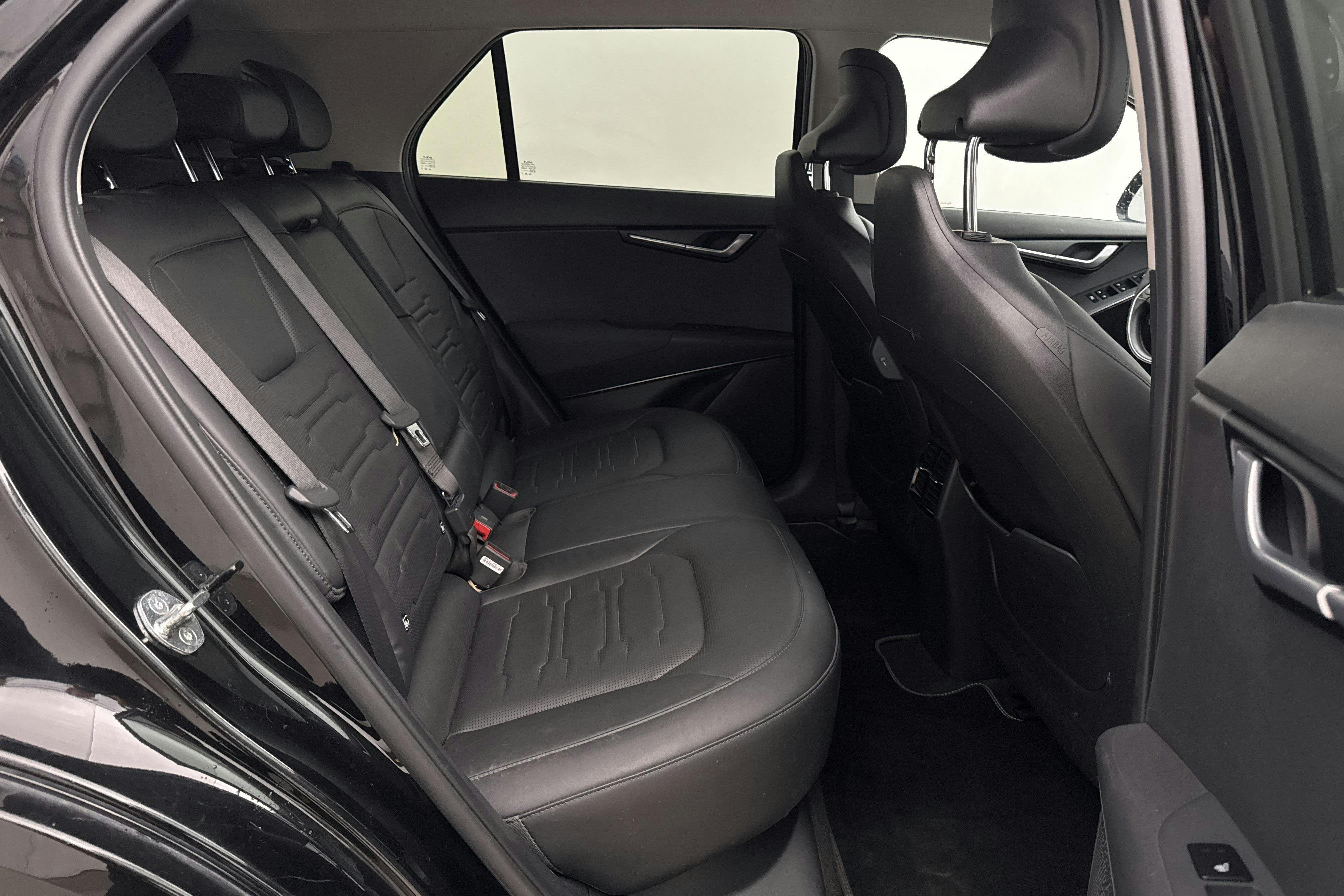 Vehicle Image 8