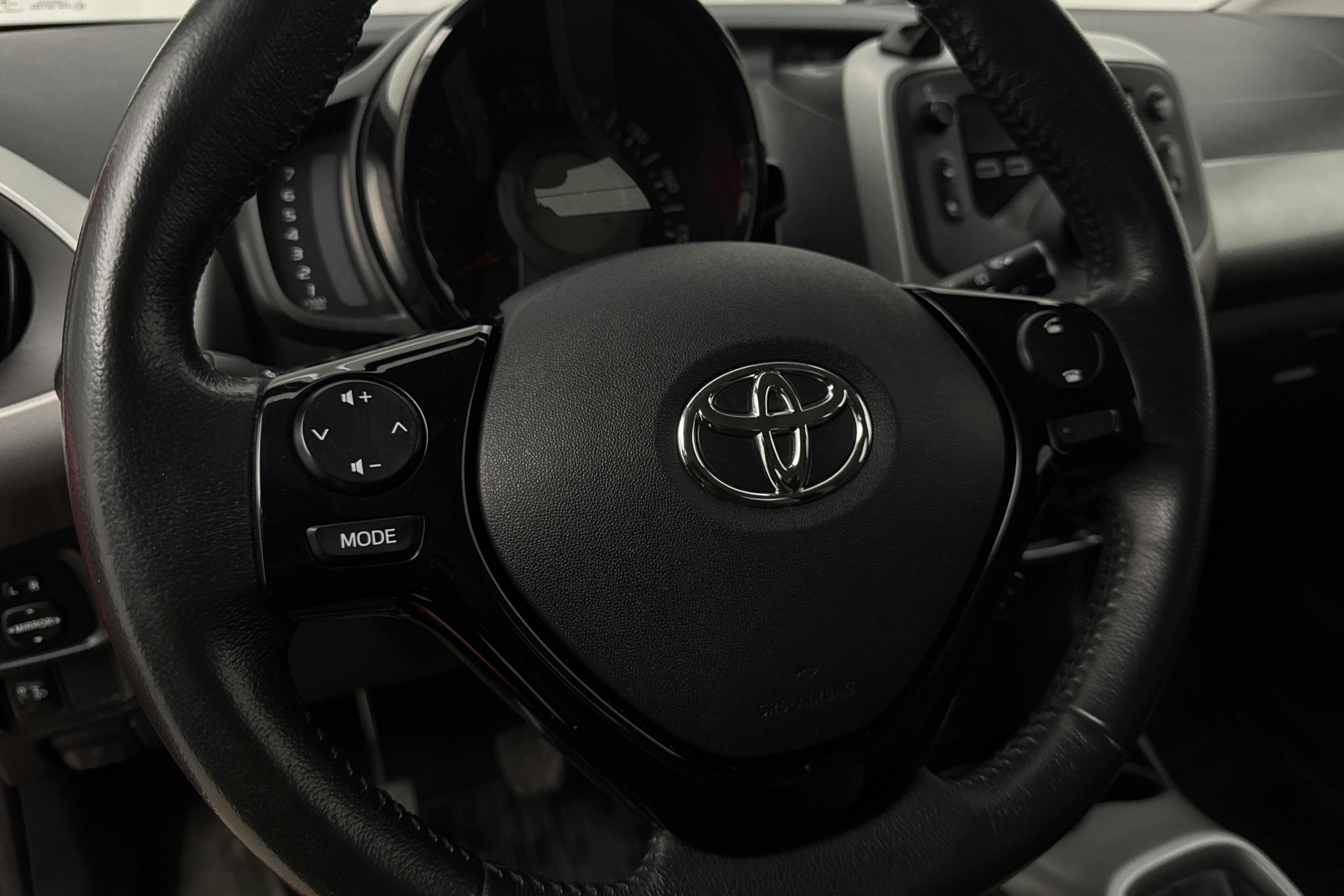 Vehicle Image 12