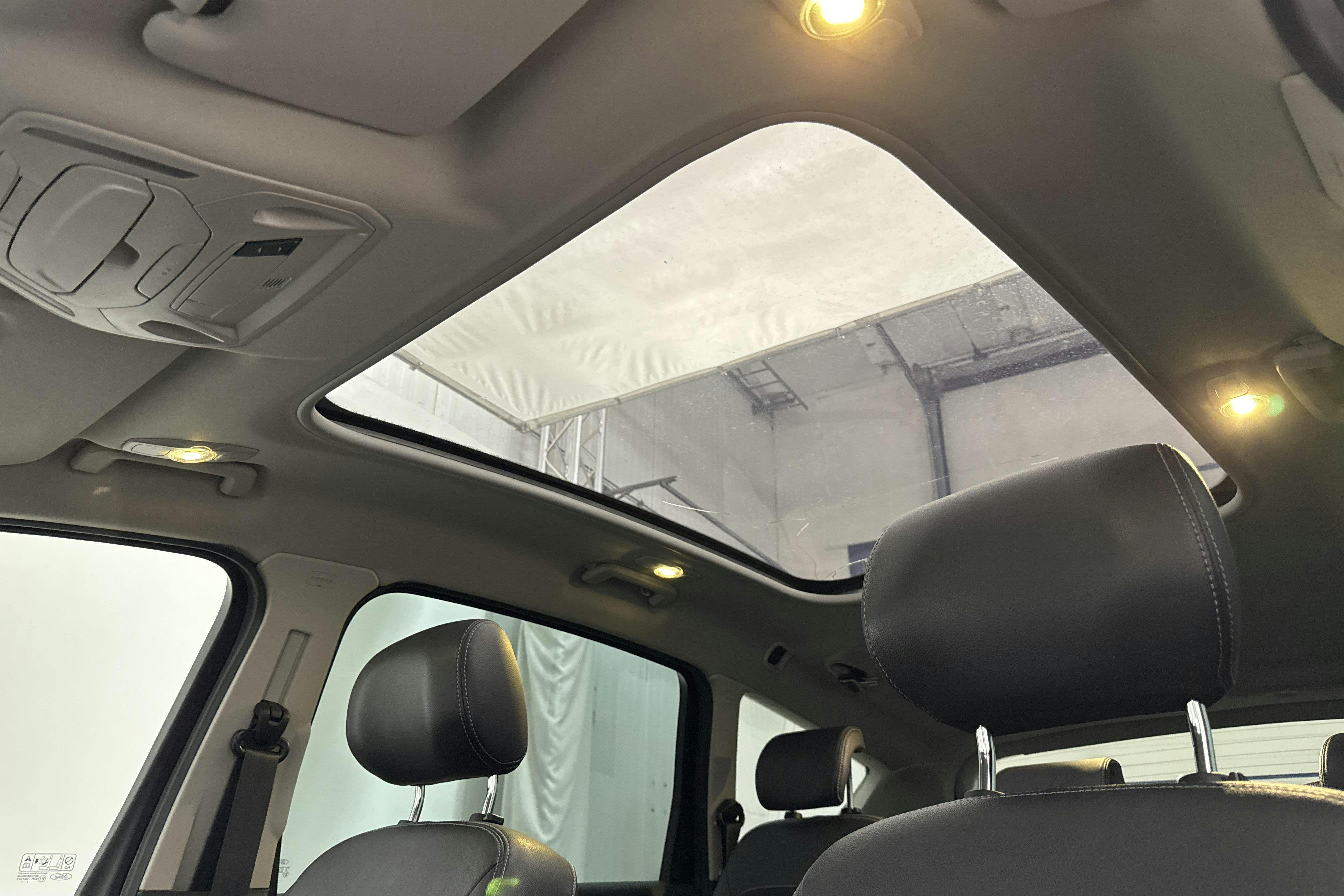 Vehicle Image 14