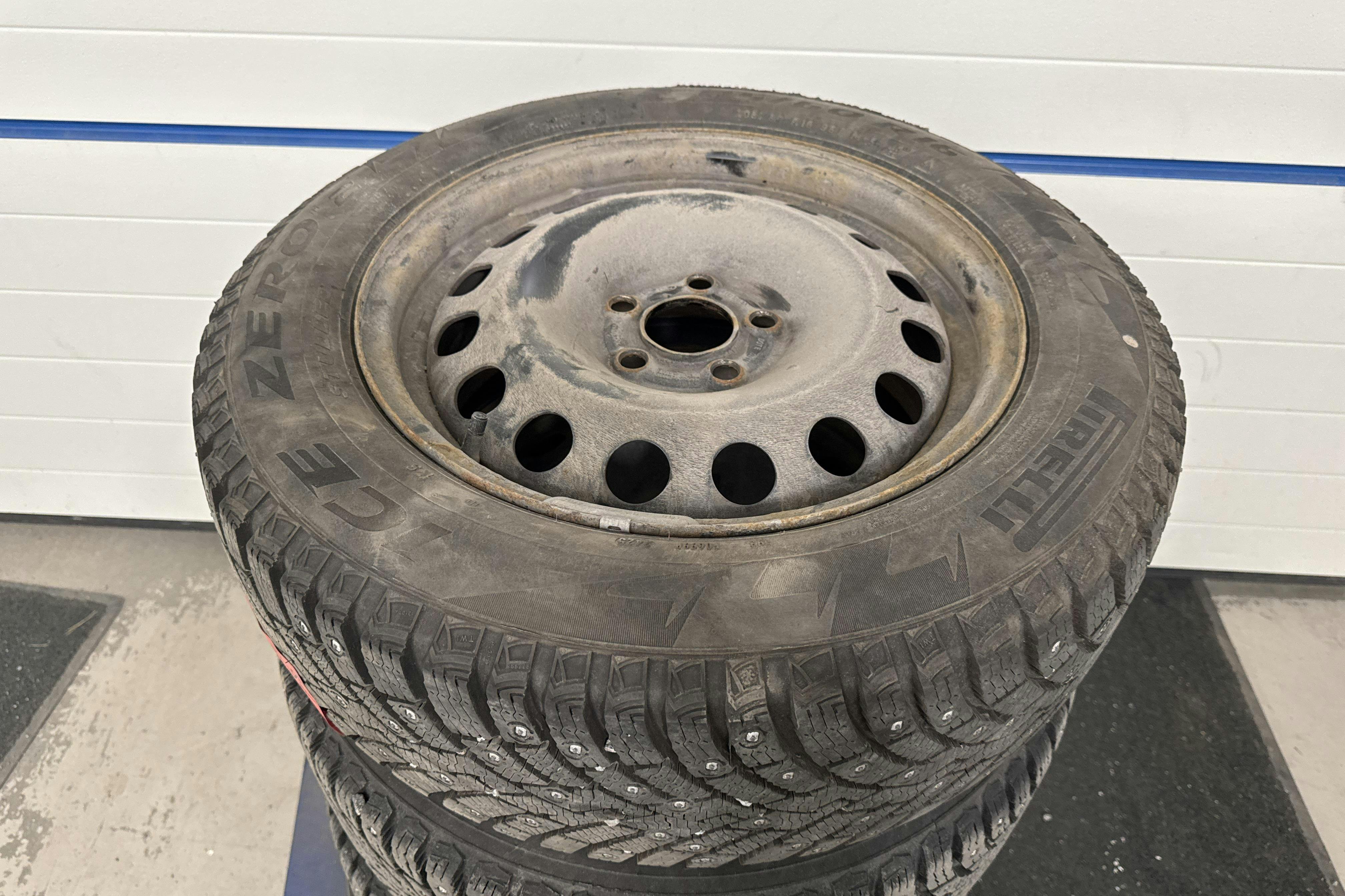 Vehicle Image 16