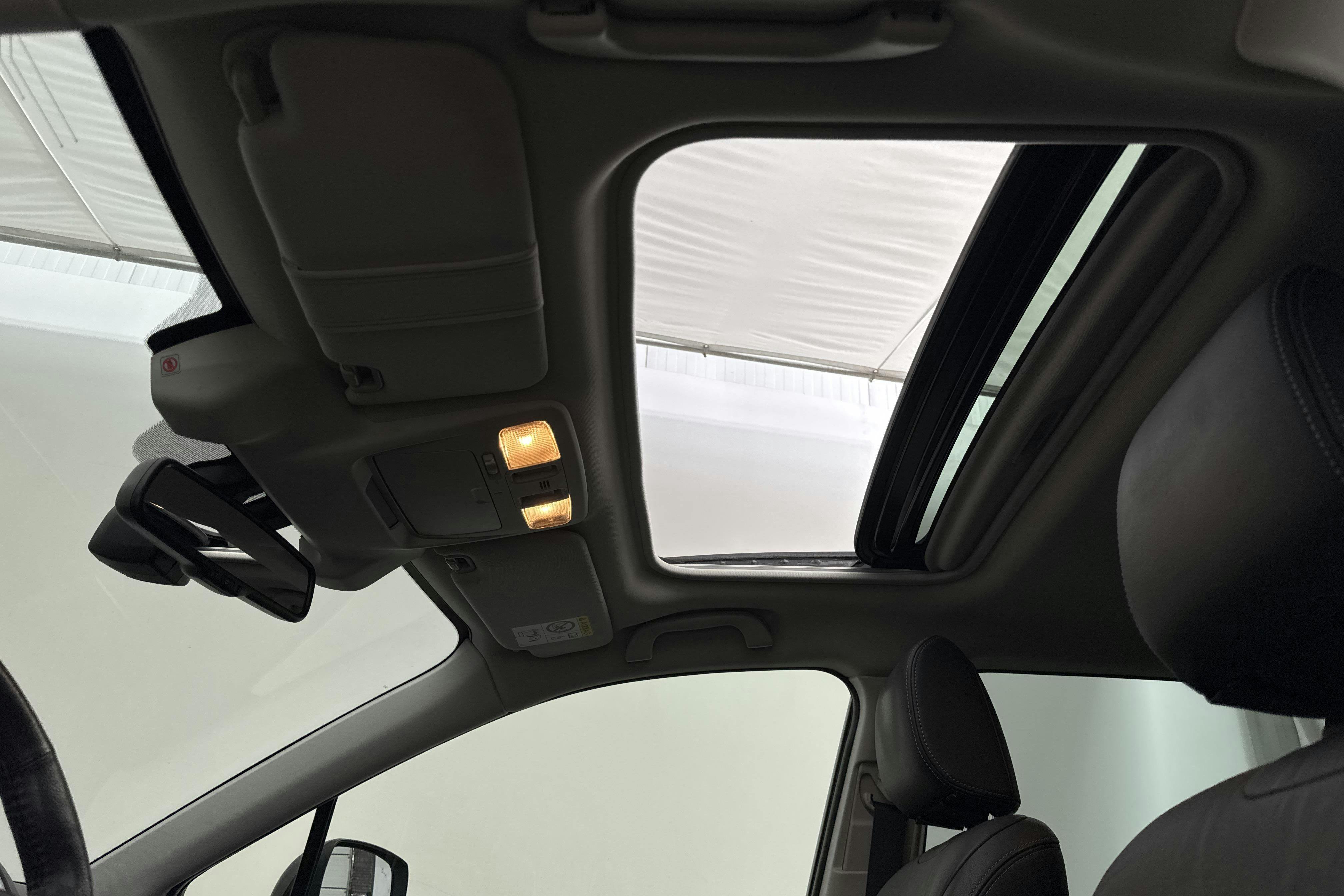 Vehicle Image 16