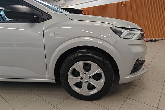 Vehicle Image 11
