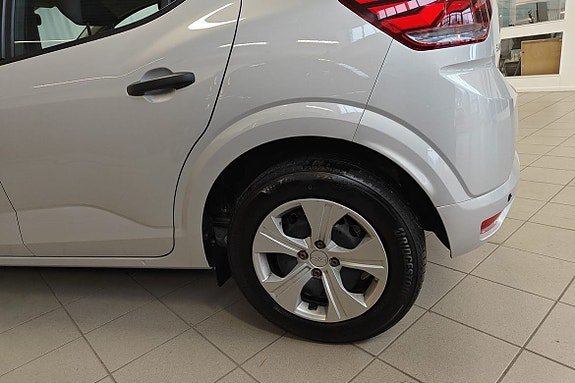 Vehicle Image 13