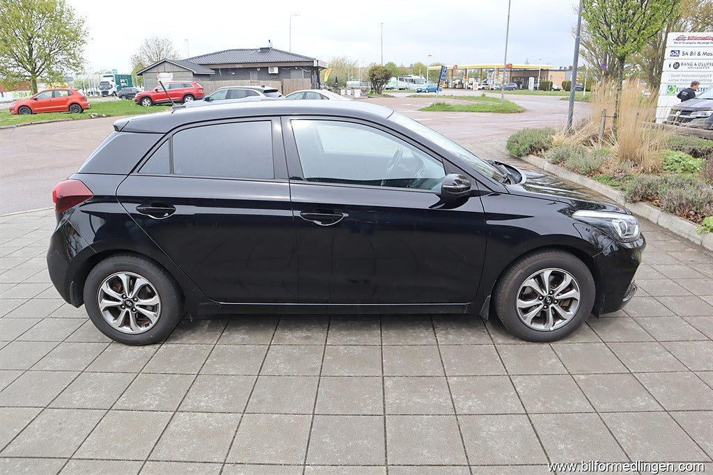 Vehicle Image 16