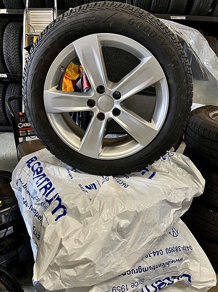 Vehicle Image 14