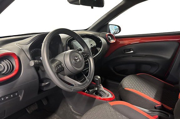 Vehicle Image 6
