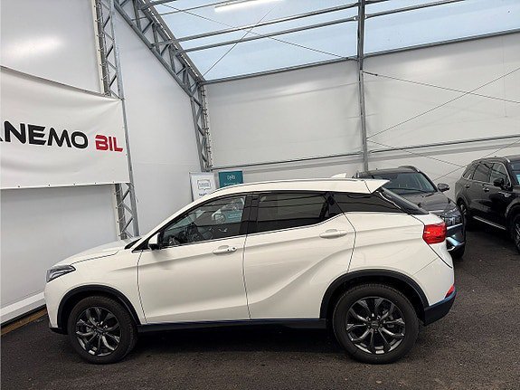 Vehicle Image 8