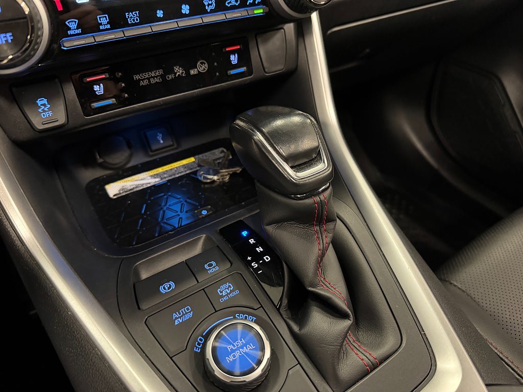 Vehicle Image 21