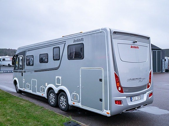 Vehicle Image 24