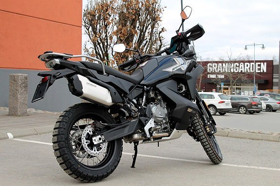 Vehicle Image 25