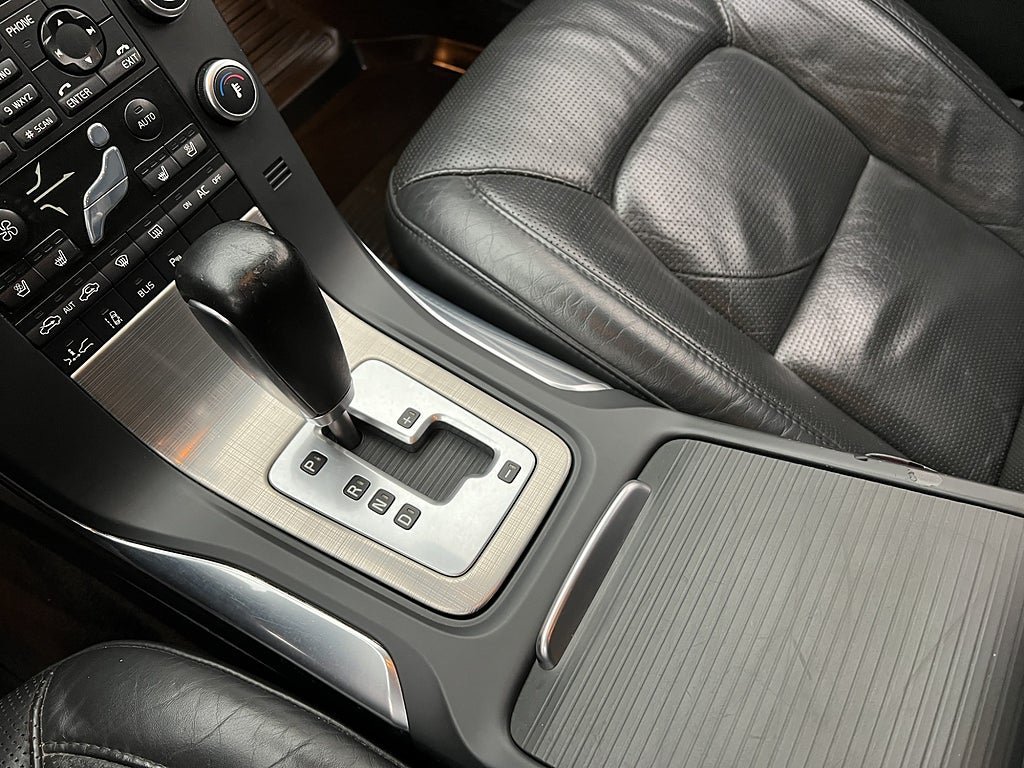 Vehicle Image 24