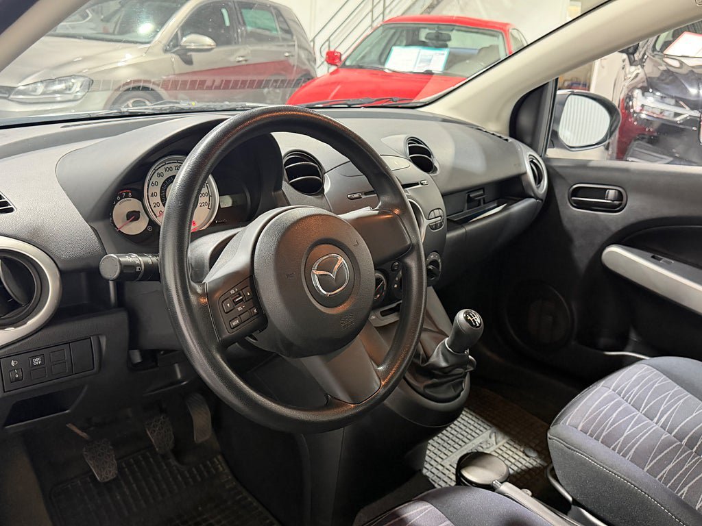 Vehicle Image 9