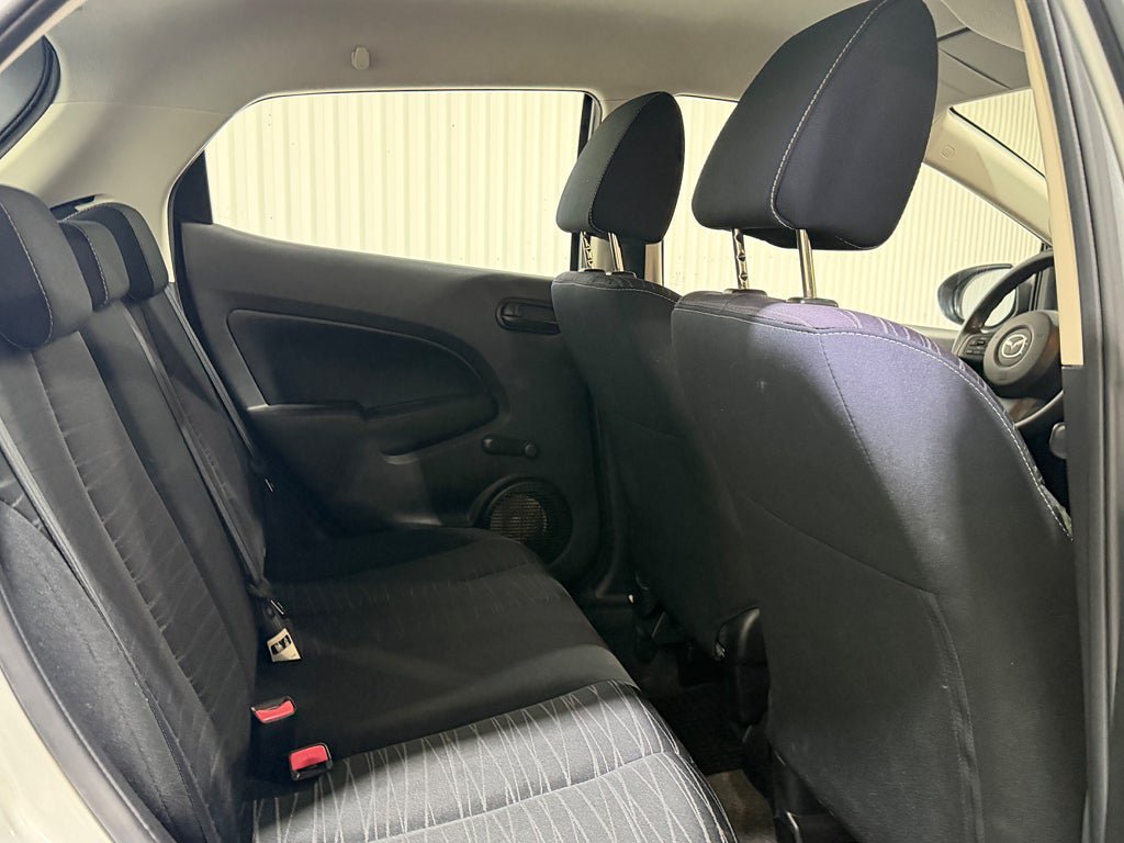 Vehicle Image 12