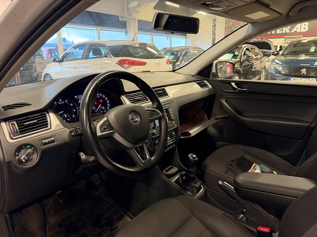 Vehicle Image 7