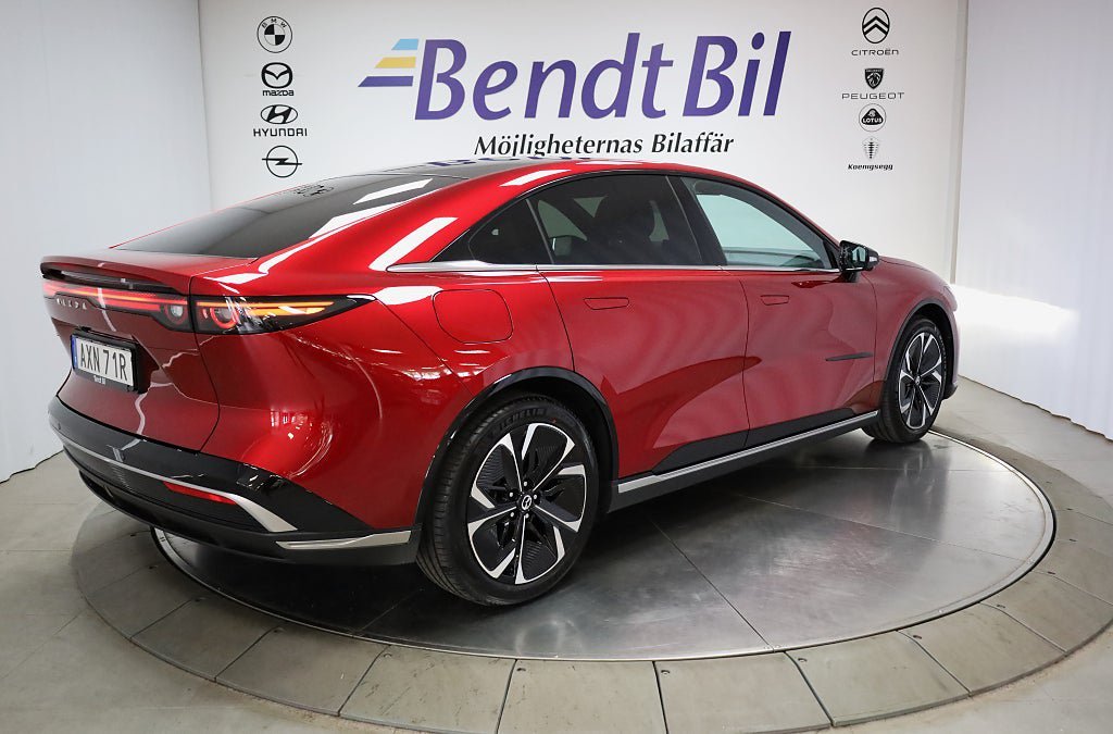 Vehicle Image 11