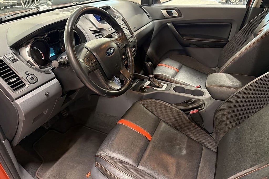 Vehicle Image 8