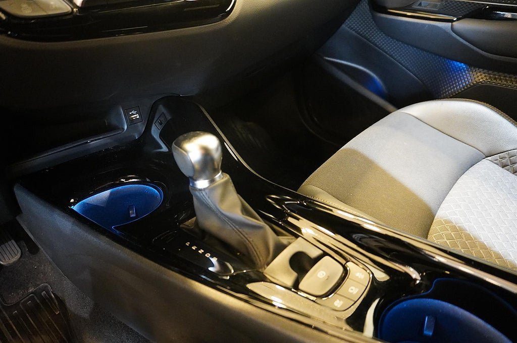 Vehicle Image 16