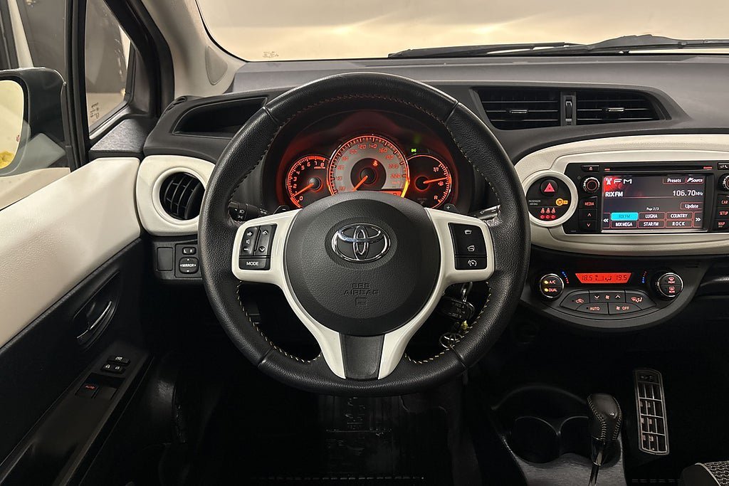 Vehicle Image 12