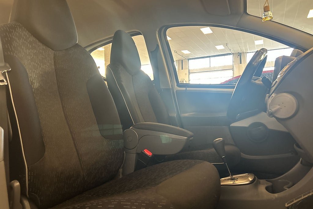 Vehicle Image 14