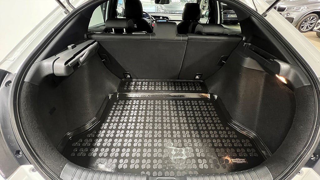 Vehicle Image 15