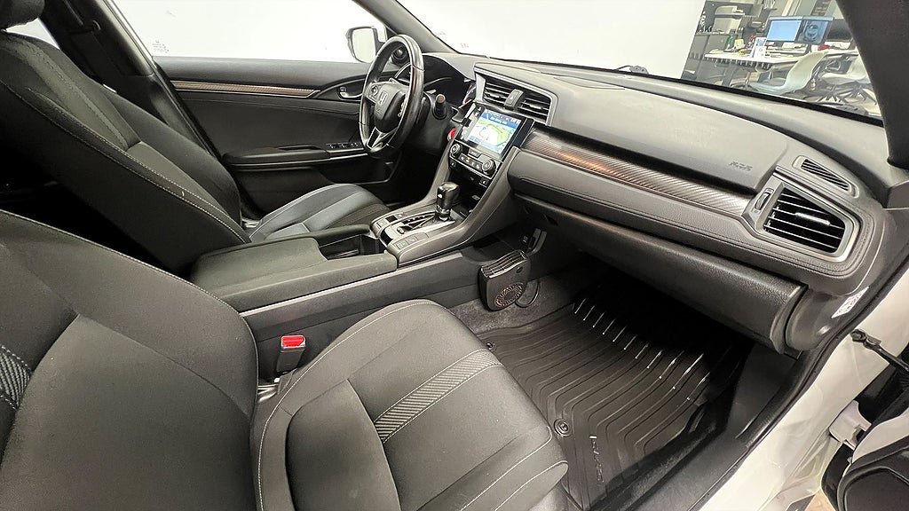 Vehicle Image 18