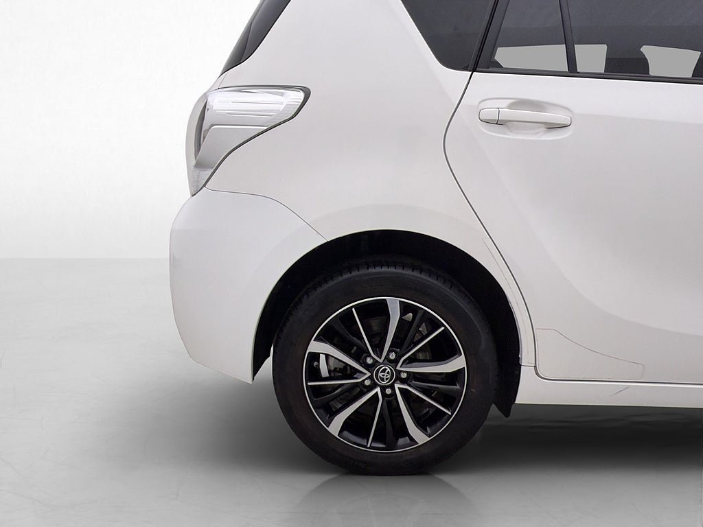 Vehicle Image 10