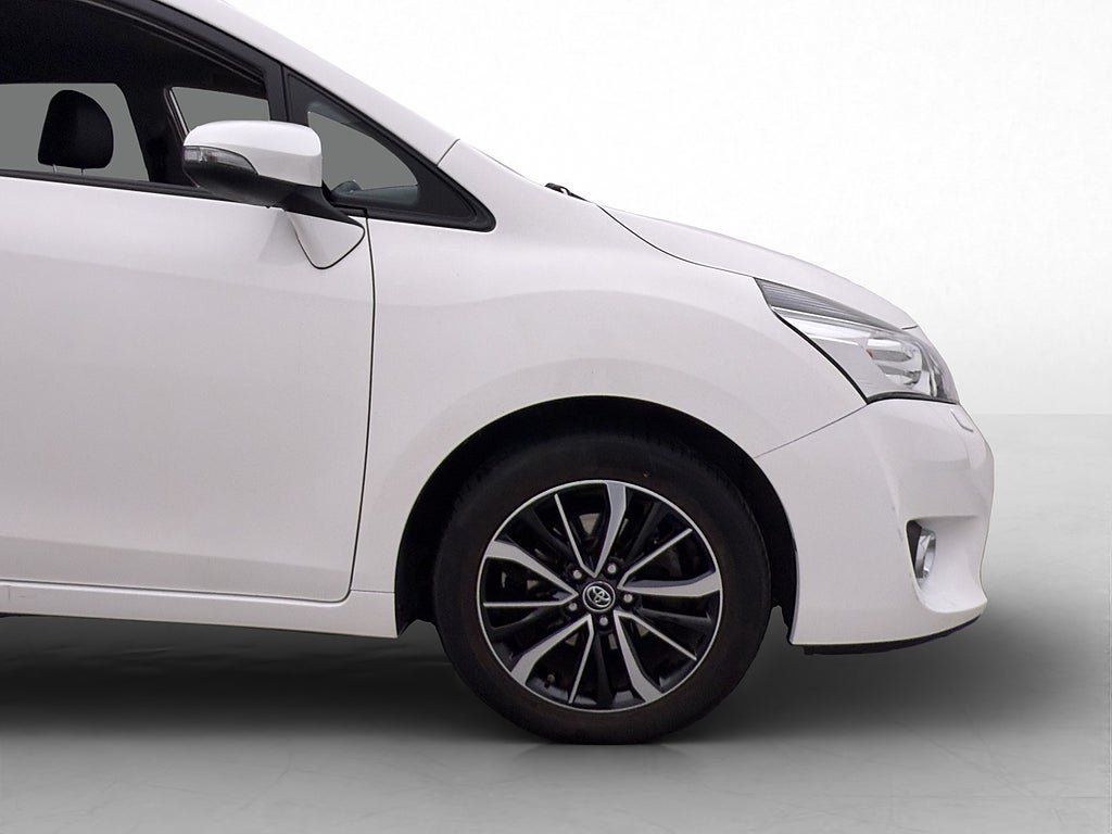 Vehicle Image 11