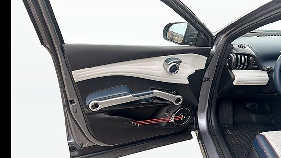 Vehicle Image 11