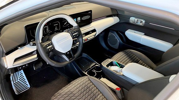 Vehicle Image 10