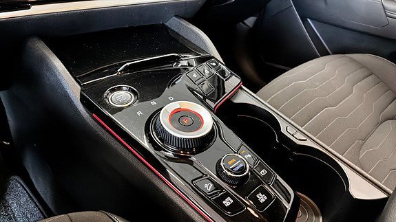 Vehicle Image 13