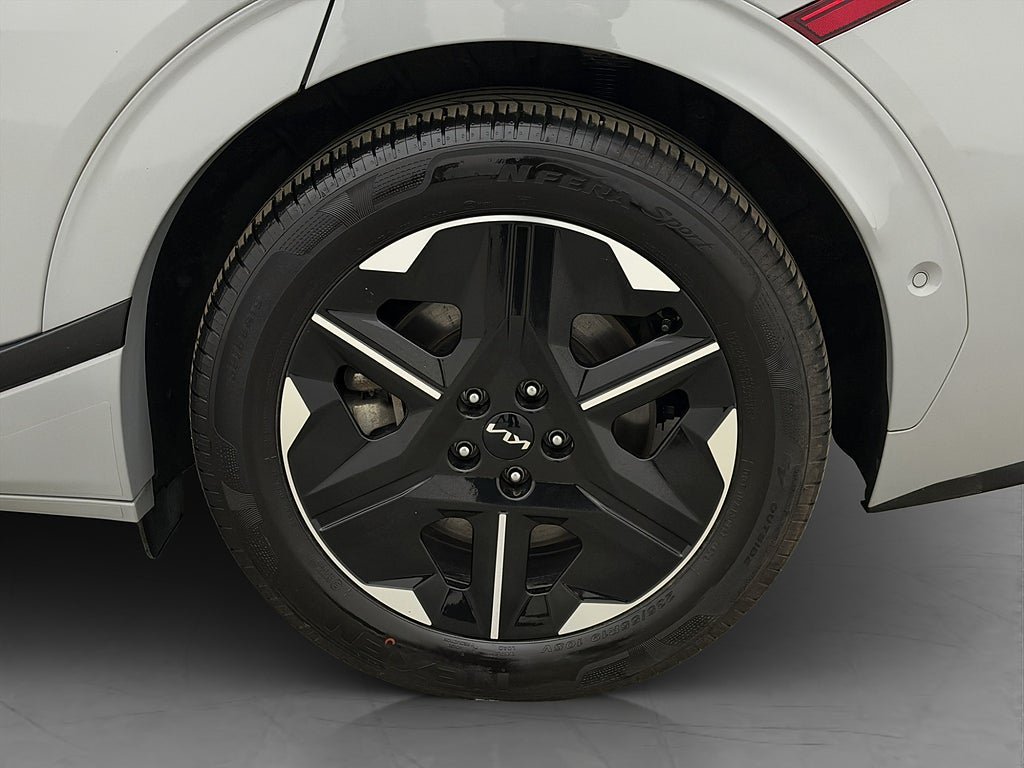 Vehicle Image 37