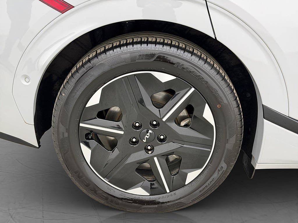Vehicle Image 38