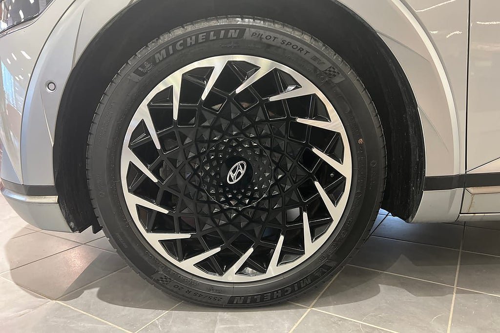 Vehicle Image 17