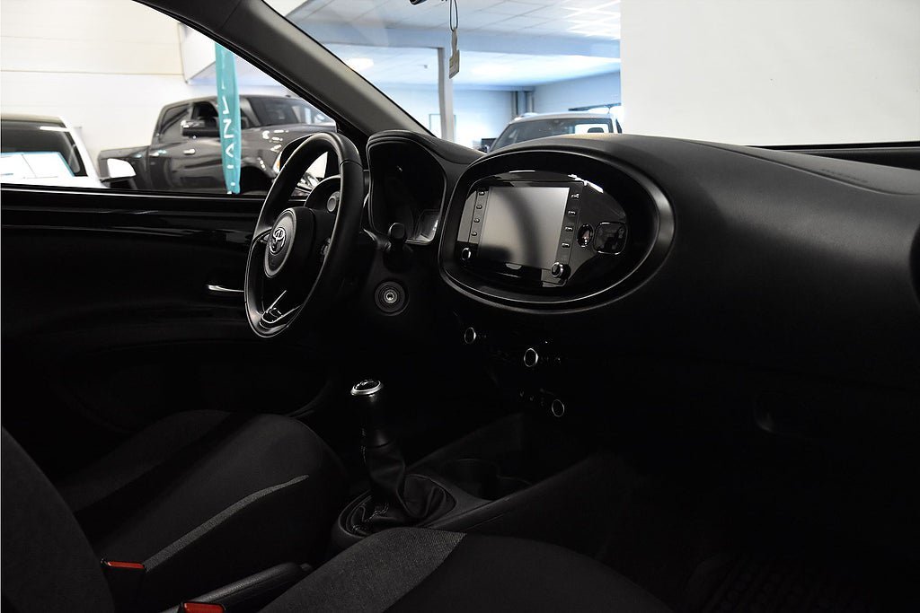 Vehicle Image 9
