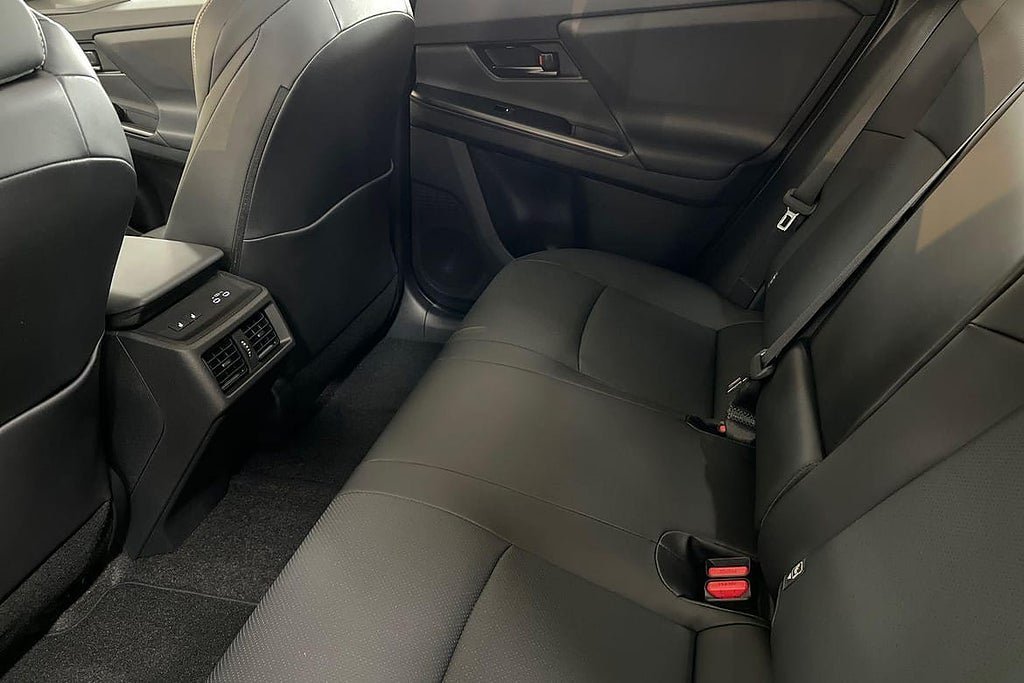 Vehicle Image 13