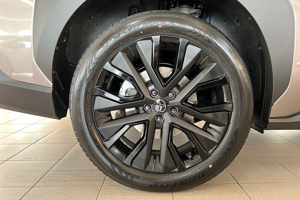 Vehicle Image 17