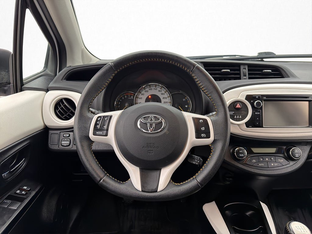 Vehicle Image 11