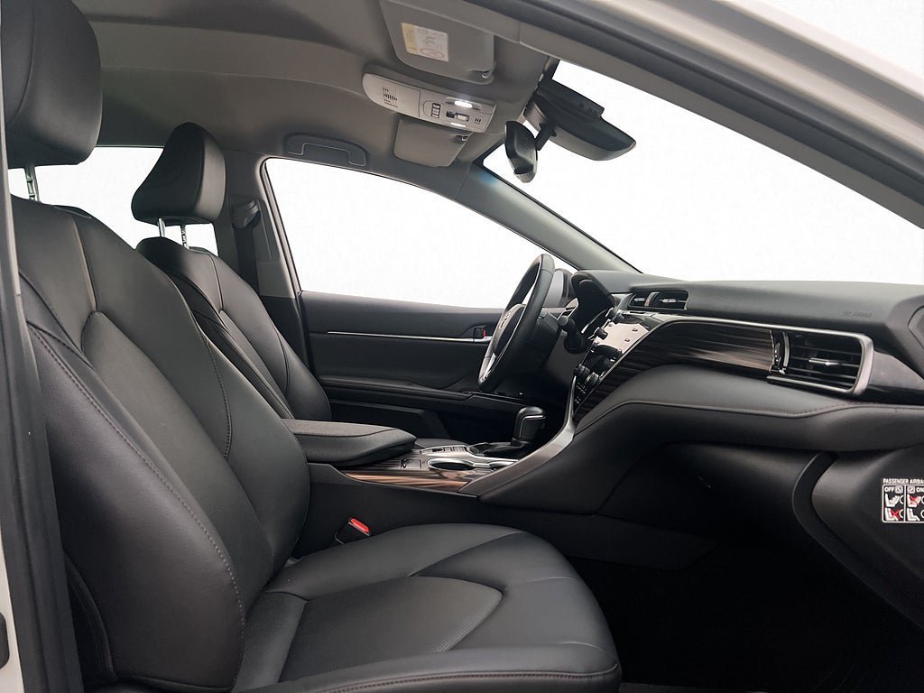 Vehicle Image 25