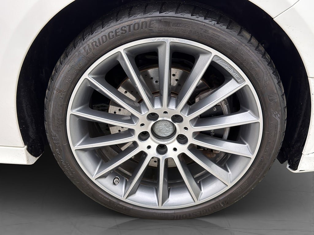 Vehicle Image 32