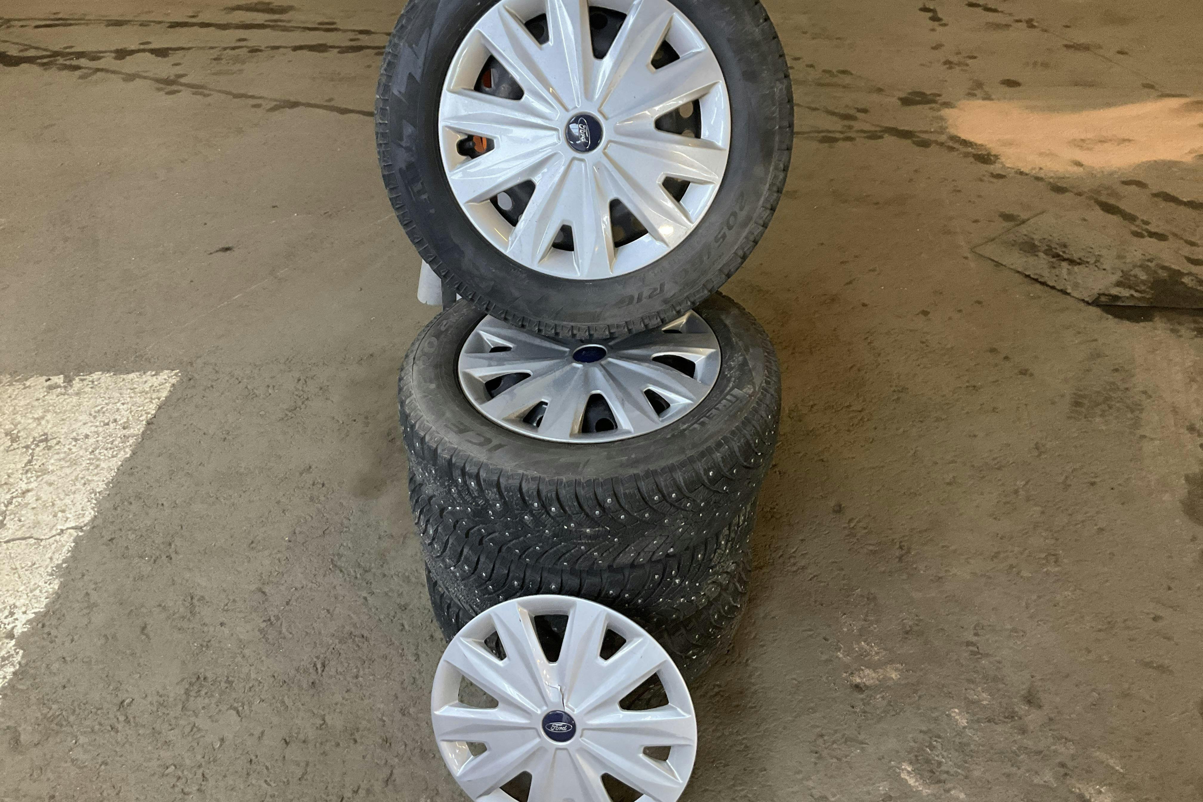 Vehicle Image 16