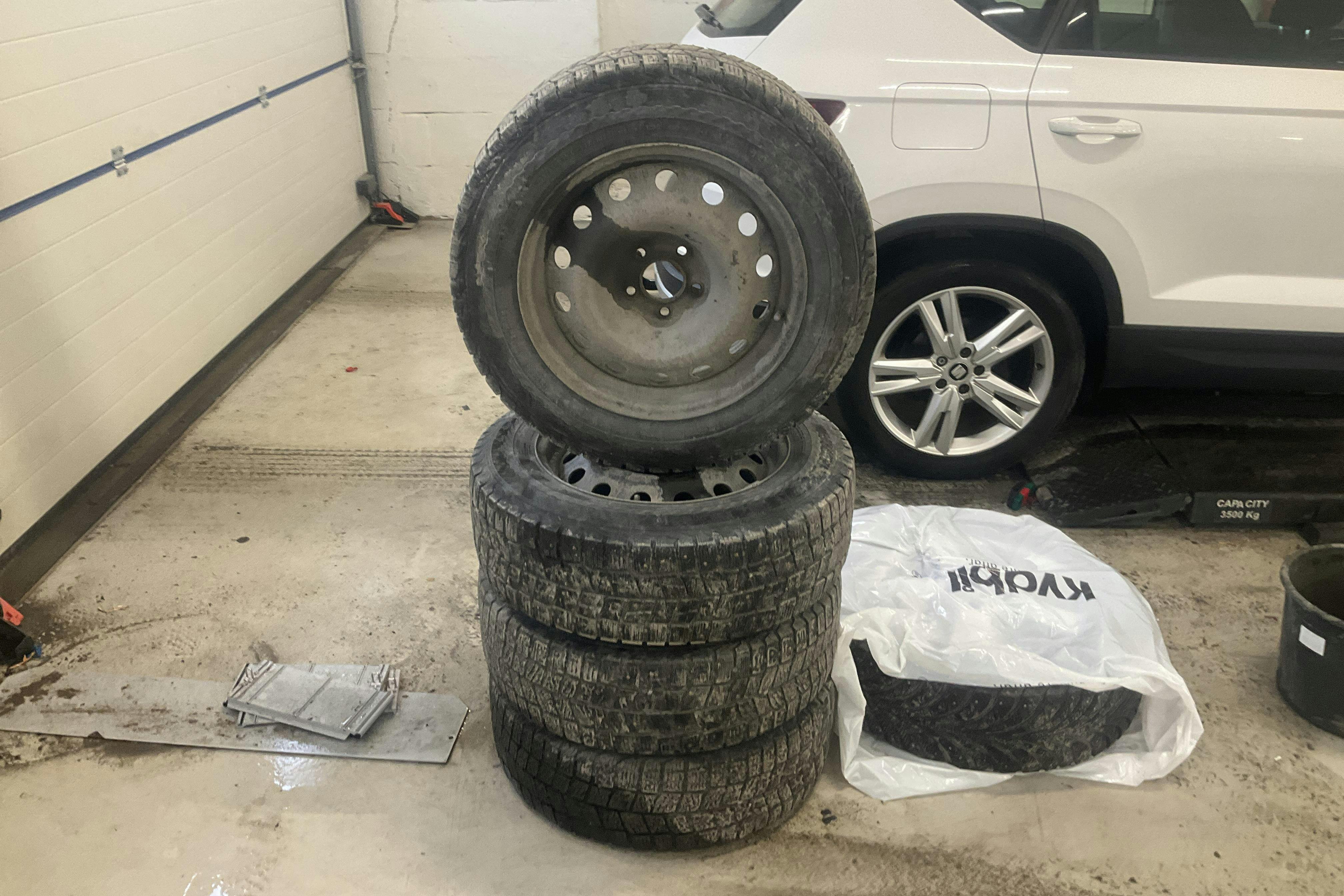 Vehicle Image 16